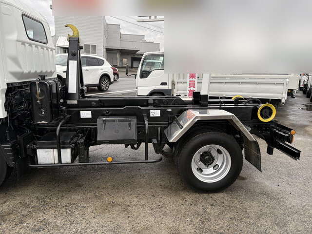 三菱ふそうキャンターコンテナ専用車小型（2t・3t）[写真10]