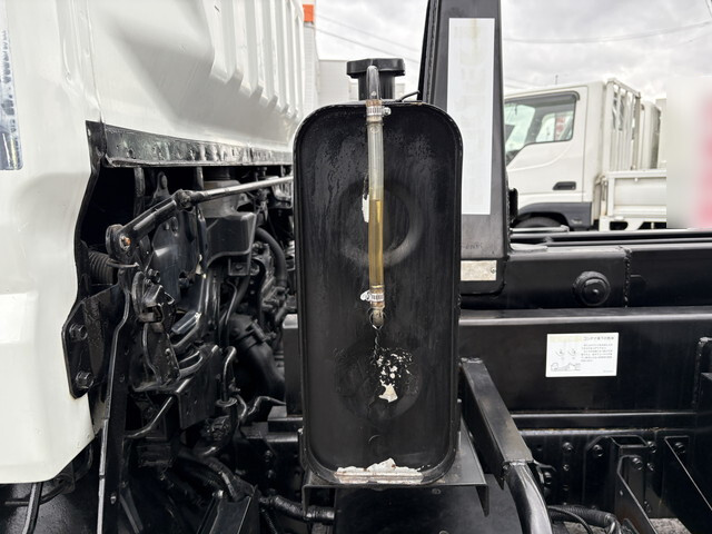 三菱ふそうキャンターコンテナ専用車小型（2t・3t）[写真12]