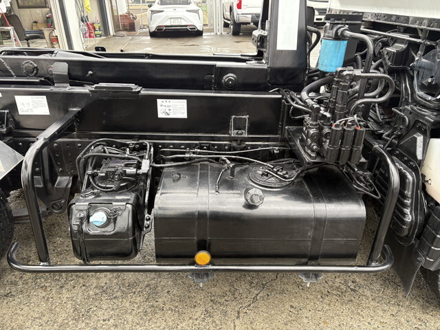 三菱ふそうキャンターコンテナ専用車小型（2t・3t）[写真19]