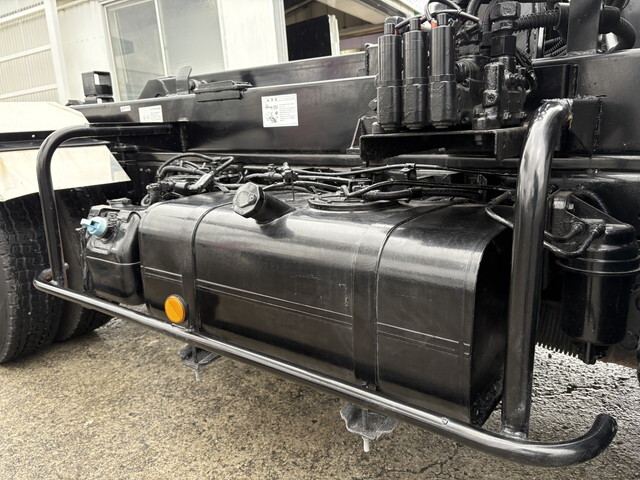 三菱ふそうキャンターコンテナ専用車小型（2t・3t）[写真20]