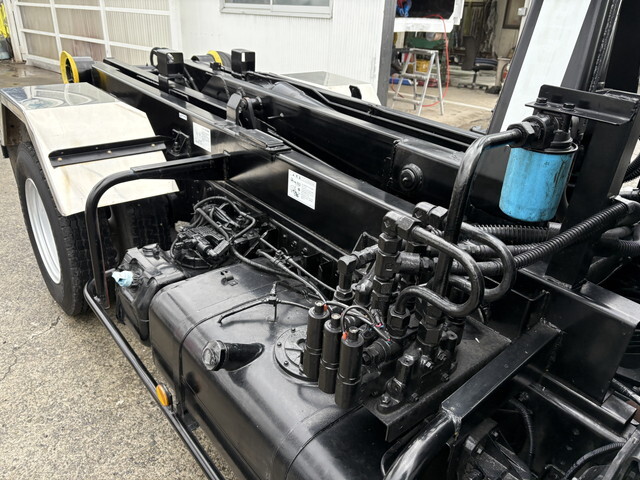 三菱ふそうキャンターコンテナ専用車小型（2t・3t）[写真21]