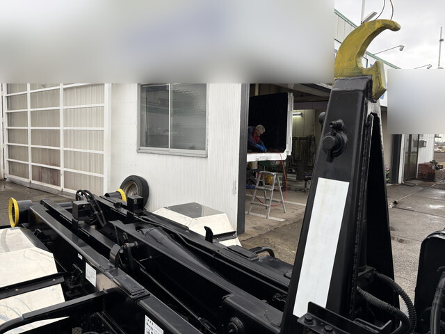 三菱ふそうキャンターコンテナ専用車小型（2t・3t）[写真22]