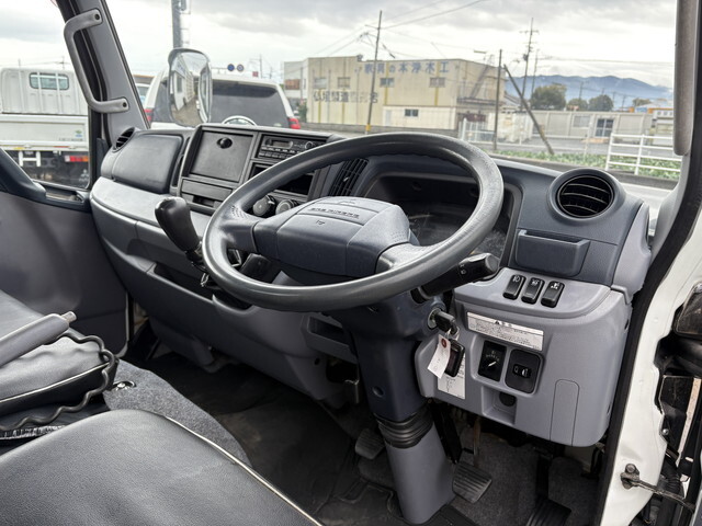 三菱ふそうキャンターコンテナ専用車小型（2t・3t）[写真07]