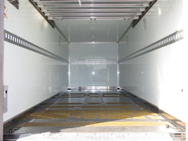 日野デュトロ保冷バン小型（2t・3t）[写真08]