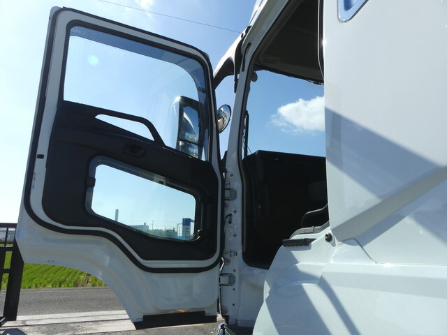 三菱ふそうスーパーグレートトレーラーヘッド（トラクターヘッド）大型（10t）[写真12]