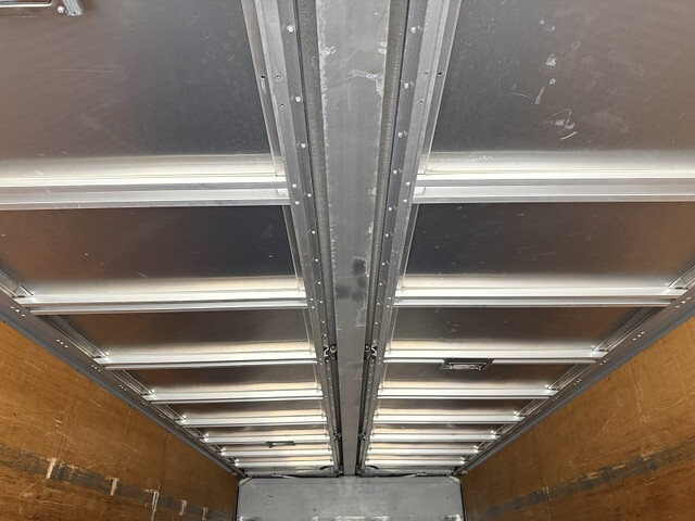 いすゞフォワードアルミウイング中型（4t）[写真13]