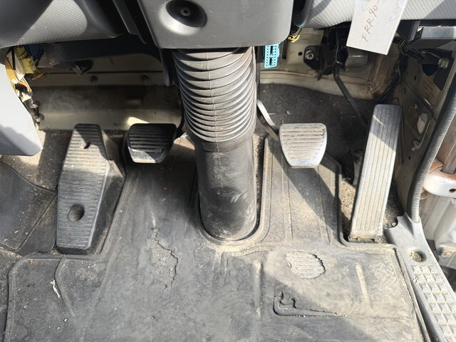 いすゞフォワードアルミウイング中型（4t）[写真32]