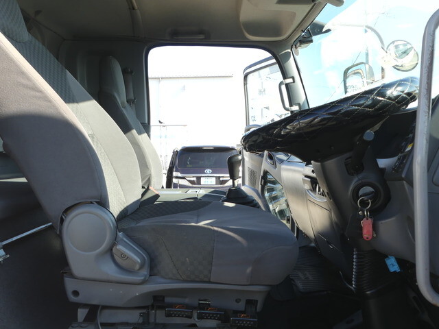 いすゞフォワードアルミウイング中型（4t）[写真15]