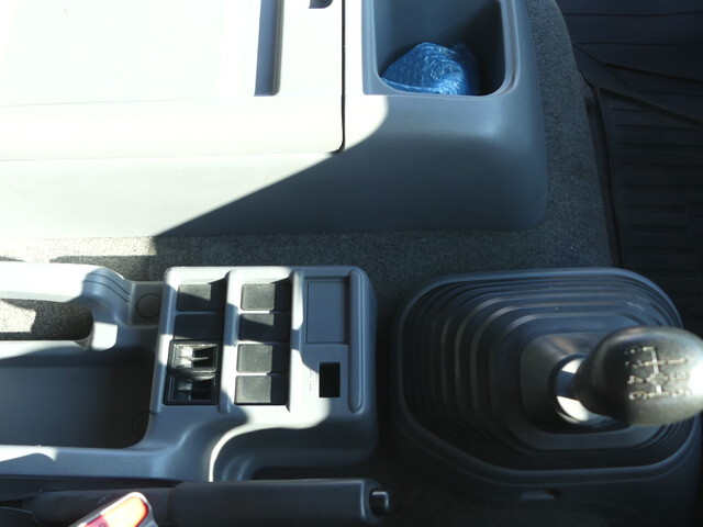 いすゞフォワードアルミウイング中型（4t）[写真21]