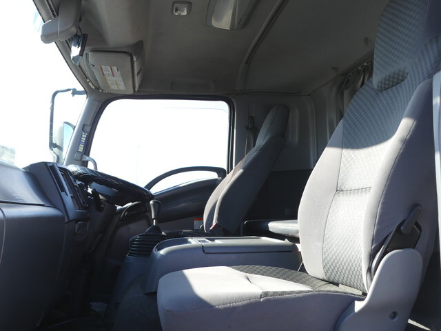 いすゞフォワードアルミウイング中型（4t）[写真08]