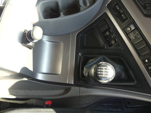 UDトラックスクオンクレーン5段大型（10t）[写真22]