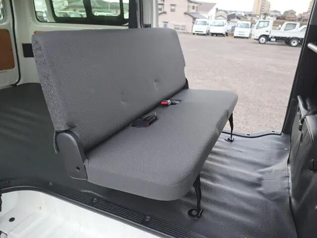 トヨタハイエースバン小型（2t・3t）[写真13]