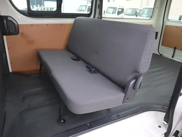 トヨタハイエースバン小型（2t・3t）[写真15]