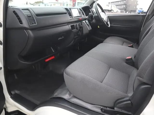 トヨタハイエースバン小型（2t・3t）[写真32]