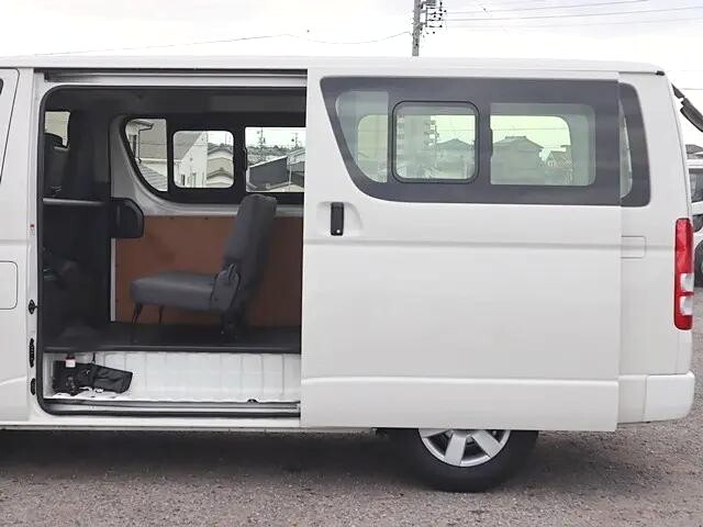 トヨタハイエースバン小型（2t・3t）[写真08]