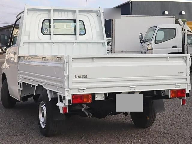 トヨタライトエース平ボディ小型（2t・3t）[写真02]