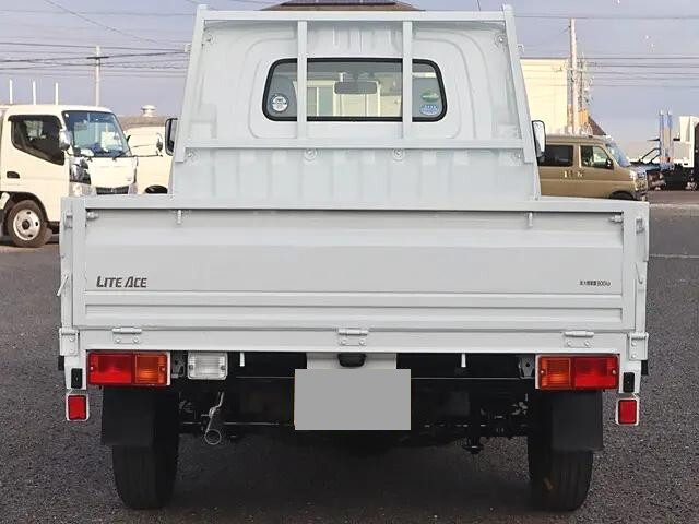 トヨタライトエース平ボディ小型（2t・3t）[写真04]