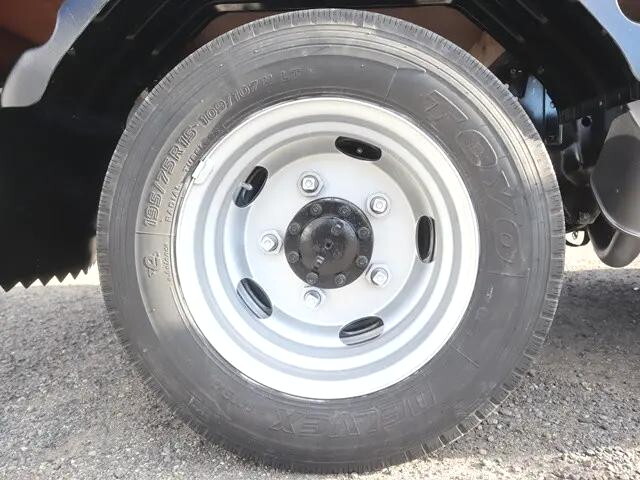 いすゞエルフ平ボディ小型（2t・3t）[写真25]