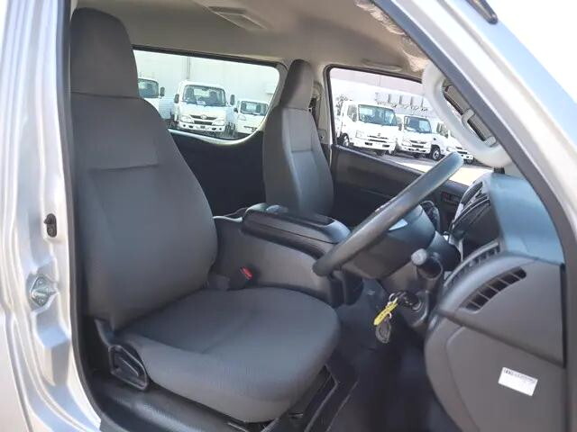 トヨタハイエースバン小型（2t・3t）[写真27]