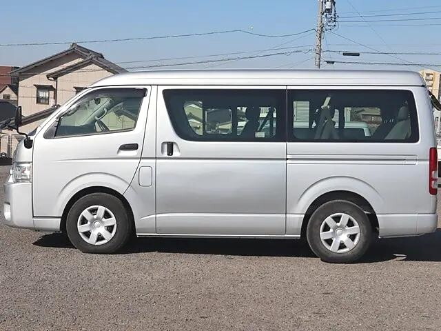 トヨタハイエースバン小型（2t・3t）[写真06]