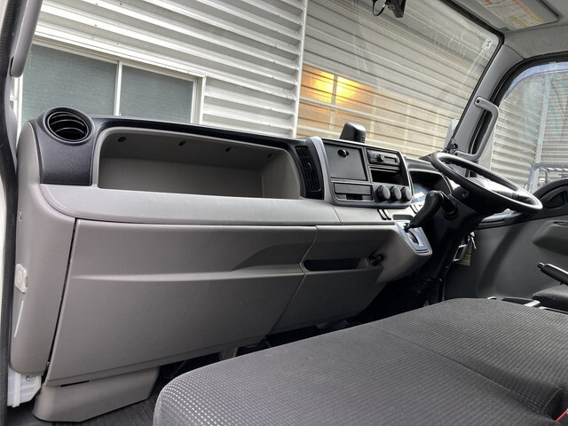 三菱ふそうキャンターパネルバン小型（2t・3t）[写真18]