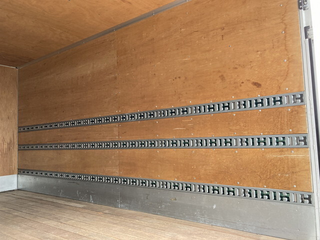 三菱ふそうキャンターパネルバン小型（2t・3t）[写真21]