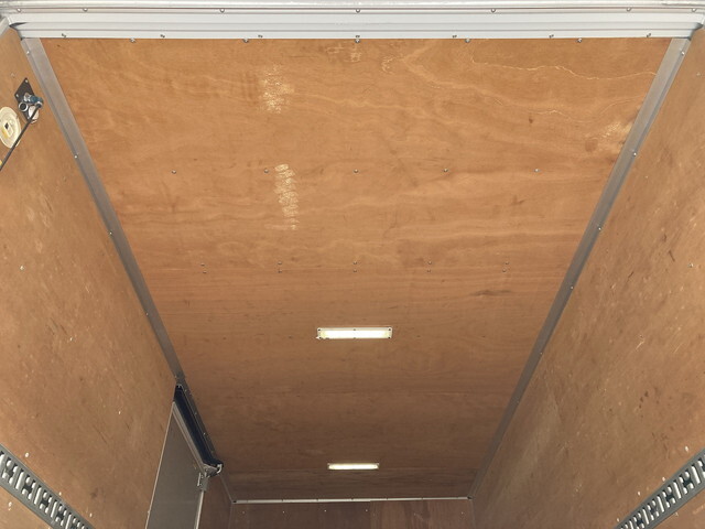 三菱ふそうキャンターパネルバン小型（2t・3t）[写真23]