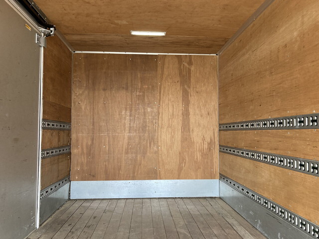 三菱ふそうキャンターパネルバン小型（2t・3t）[写真24]