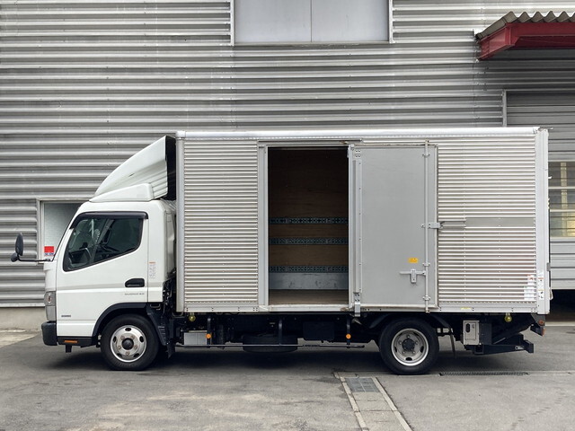 三菱ふそうキャンターパネルバン小型（2t・3t）[写真03]