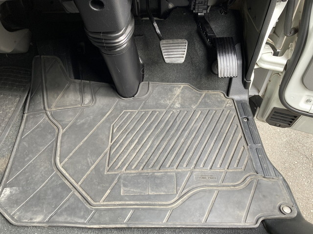 三菱ふそうキャンターパネルバン小型（2t・3t）[写真35]