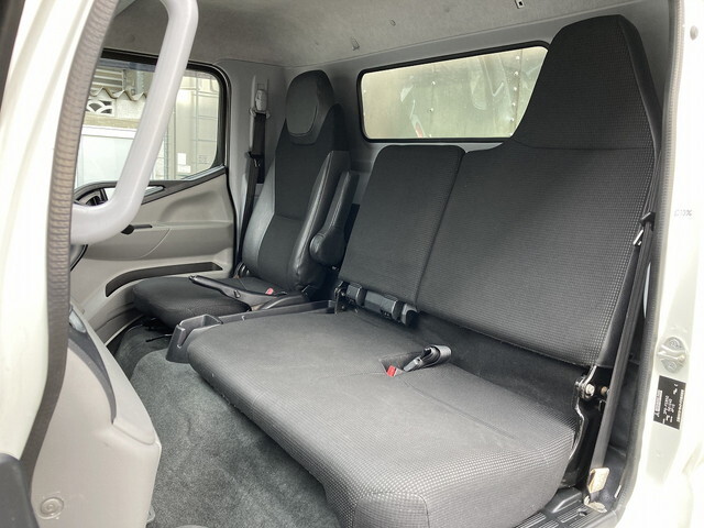 三菱ふそうキャンターパネルバン小型（2t・3t）[写真36]