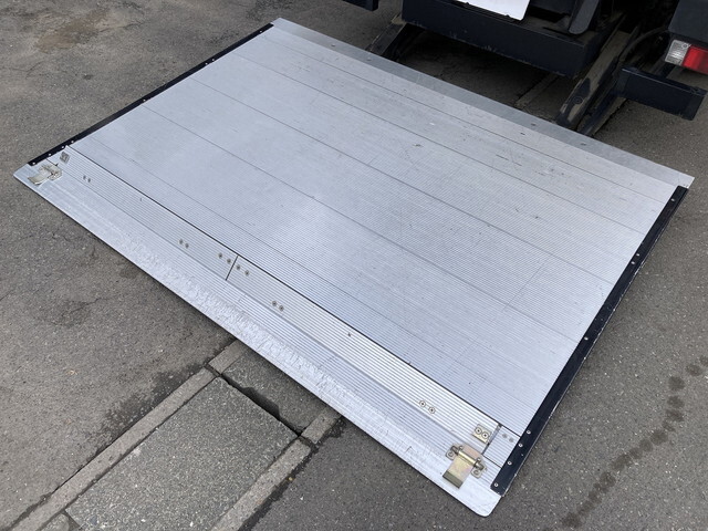 三菱ふそうキャンターパネルバン小型（2t・3t）[写真06]