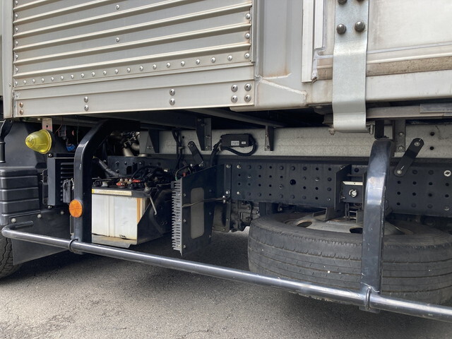 三菱ふそうキャンターパネルバン小型（2t・3t）[写真09]