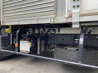 三菱ふそうキャンターパネルバン小型（2t・3t）[写真10]