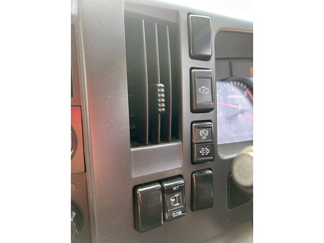 いすゞフォワードアルミブロック中型（4t）[写真24]