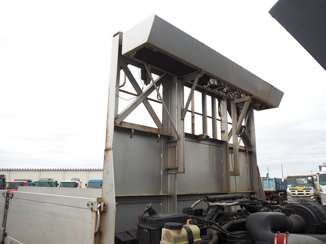 UDトラックスクオンアルミブロック大型（10t）[写真11]