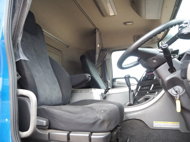 UDトラックスクオンアルミブロック大型（10t）[写真31]