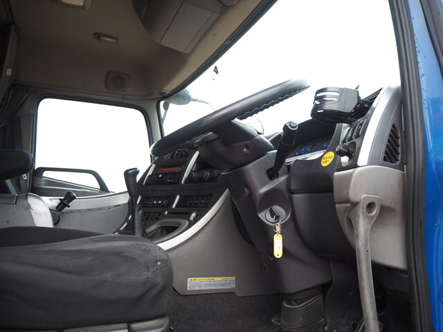 UDトラックスクオンアルミブロック大型（10t）[写真32]