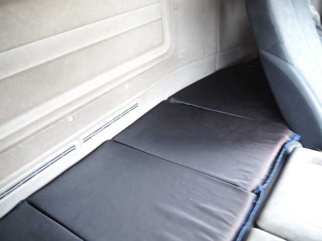 UDトラックスクオンアルミブロック大型（10t）[写真34]