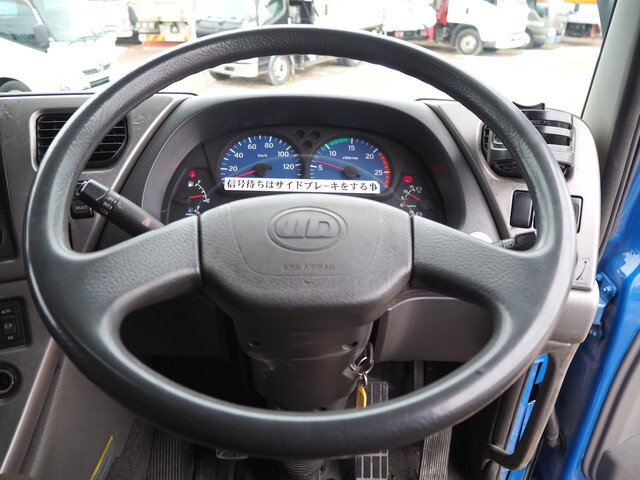 UDトラックスクオンアルミブロック大型（10t）[写真40]