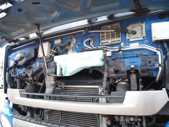 UDトラックスクオンアルミブロック大型（10t）[写真09]