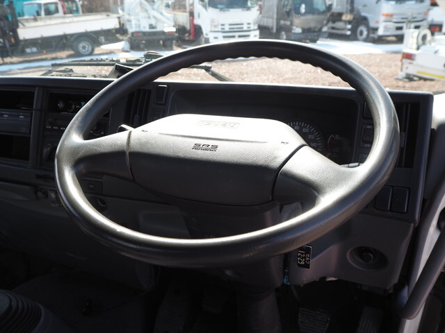 いすゞフォワードクレーン4段増トン（6t・8t）[写真37]