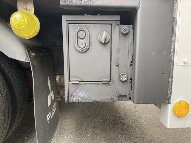 三菱ふそうキャンターアルミバン小型（2t・3t）[写真11]