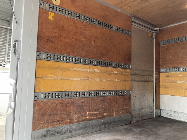 三菱ふそうキャンターアルミバン小型（2t・3t）[写真21]