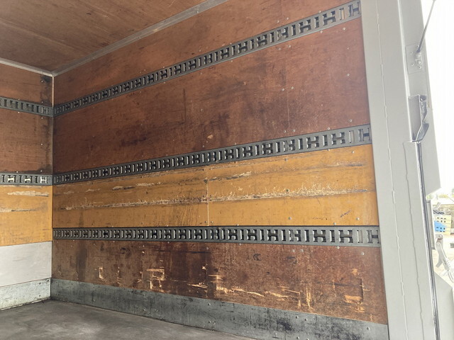 三菱ふそうキャンターアルミバン小型（2t・3t）[写真22]