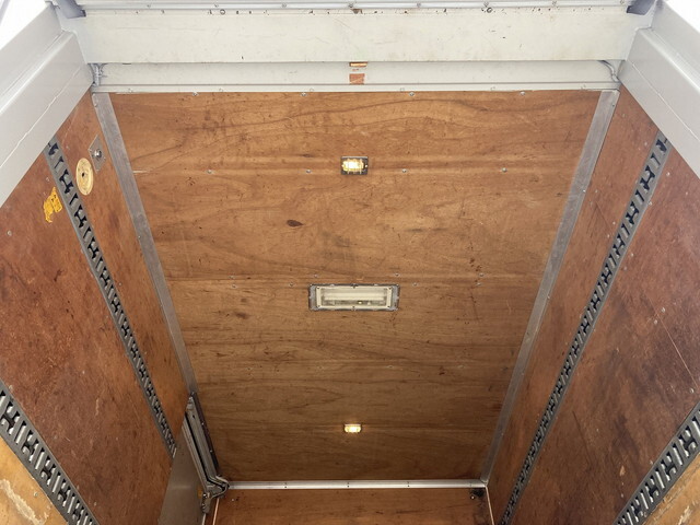 三菱ふそうキャンターアルミバン小型（2t・3t）[写真24]