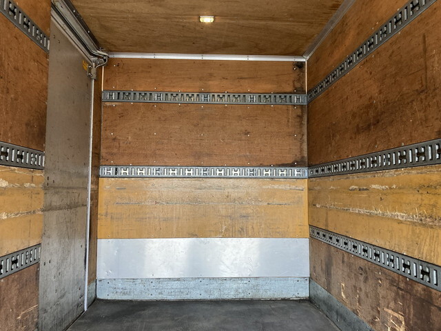 三菱ふそうキャンターアルミバン小型（2t・3t）[写真25]