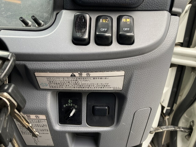 三菱ふそうキャンターアルミバン小型（2t・3t）[写真32]