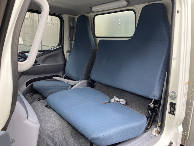 三菱ふそうキャンターアルミバン小型（2t・3t）[写真36]