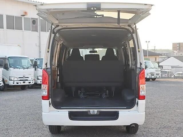 トヨタハイエースバン小型（2t・3t）[写真10]